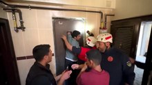 Haliliye'de Korku Dolu Anlar: Eli Asansör Kapısına Sıkışan Vatandaşı İtfaiye Kurtardı