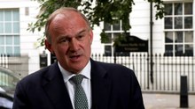 Liberal Democrats leader visits synagogue in London