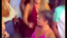 Mãe de crianças mortas em incêndio é flagrada bebendo em show no interior da Bahia; confira vídeo