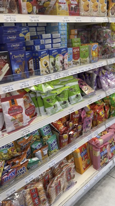 Korean snack store in London 🇬🇧🇰🇷Chips, sweets, and so many things to try.Feels like a mini Seoul ✨