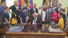 TRUMP’S BIZARRE OVAL OFFICE EXCHANGE WITH KID WHO WANTS TO BE A WEIGHTLIFTER