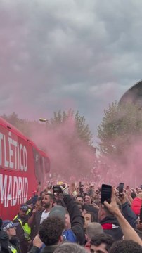 Lanzamiento de proyectiles al autobús del Atlético de Madrid a su llegada al Emirates