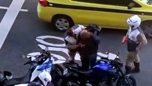 VÍDEO: Guardas municipais são flagrados em abordagem abusiva no meio da rua de bairro nobre