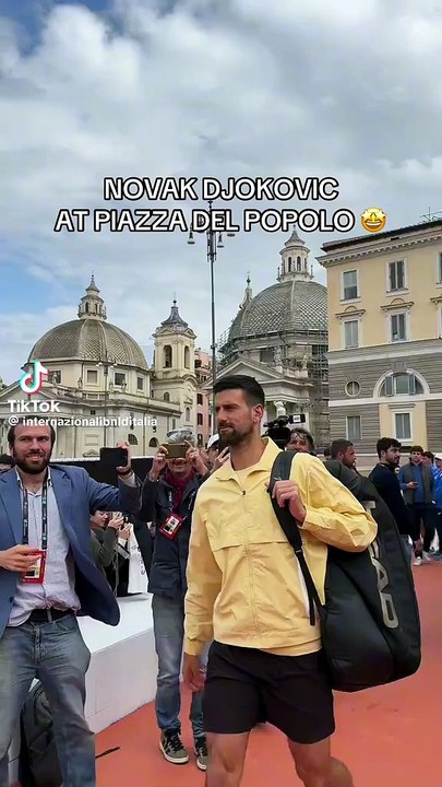 Tifosi Milan, Djokovic: allenamento show a Piazza del Popolo, cuore di Roma