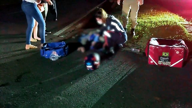 Motociclista fica ferido após forte colisão com carro na marginal da BR-277, em Cascavel
