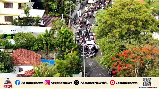 വോട്ടര്‍മാര്‍ക്ക് നന്ദി പ്രകടനവുമായി വി ‍ഡി സതീശന്റെ റോഡ് ഷോ