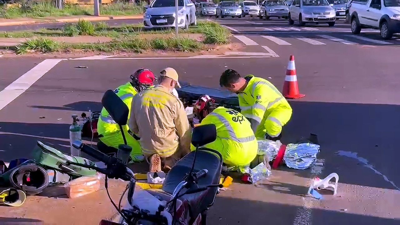 Colisão entre motos deixa jovem em estado gravíssimo em Umuarama