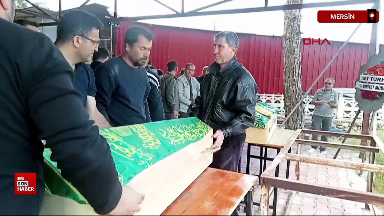 Mersin’de zehirlenme şüphesiyle ölen kardeşler defnedildi