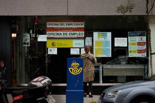 Tener un trabajo y buscar otro: España duplica los ocupados que demandan un nuevo empleo