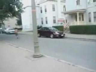 Regis Junior fait du skate