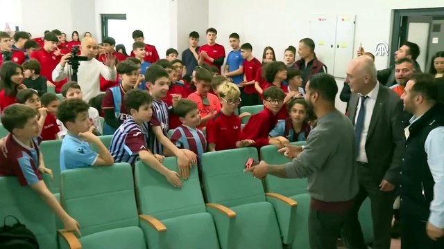 Trabzonspor'un eski futbolcusu Alanzinho, öğrencilerle buluştu | Ajansspor | AA