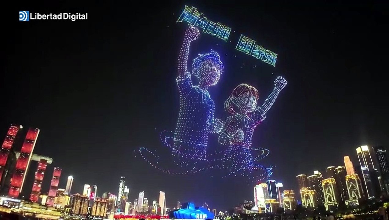 Espectacular exhibición de drones luminosos en la ciudad más futurista de China