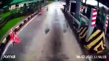 Ce conducteur paye le péage 2 fois... pas de chance