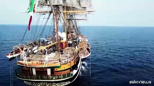 Sold out per le visite a bordo dell'Amerigo Vespucci a Genova