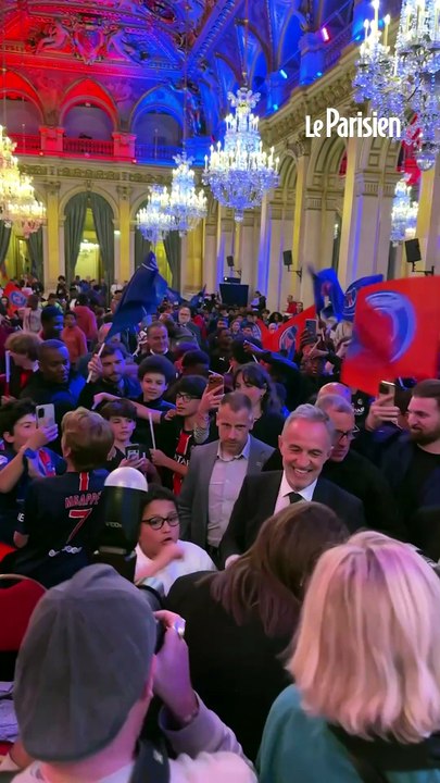Bayern Munich-PSG : 400 jeunes reçus à la mairie de Paris