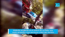 Violento accidente en el centro de La Plata: una moto atropelló a tres personas y dejó dos heridos