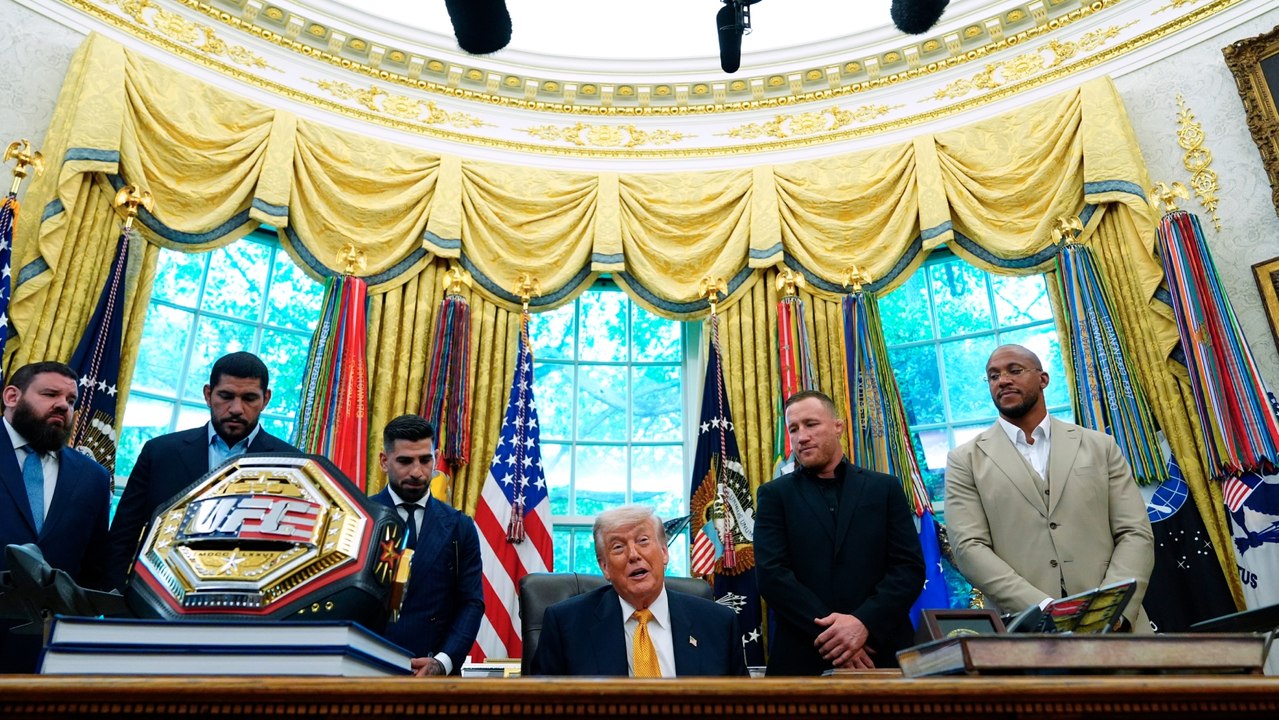 Trump recibe a Ilia Topuria: "De quien dicen que no hay nadie más duro... es muy especial"