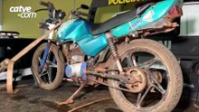 Patrulha Rural da PM flagra moto "recheada" de irregularidades em São João do Oeste