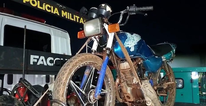 Sem capacete, sem CNH e com moto “Frankenstein”: jovem acaba parado pela PM