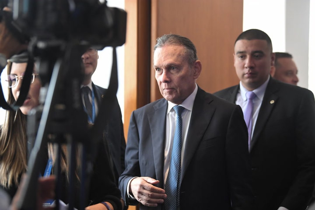Cepeda a Petro: suspensión de la consulta no afecta conciliación de la laboral