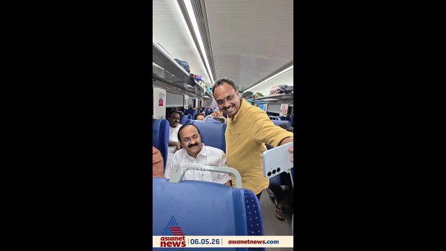 വന്ദേഭാരതിൽ വി ഡി സതീശനൊപ്പം സെൽഫി എടുക്കാൻ തിരക്ക്; സമീപം എം ബി രാജേഷ്