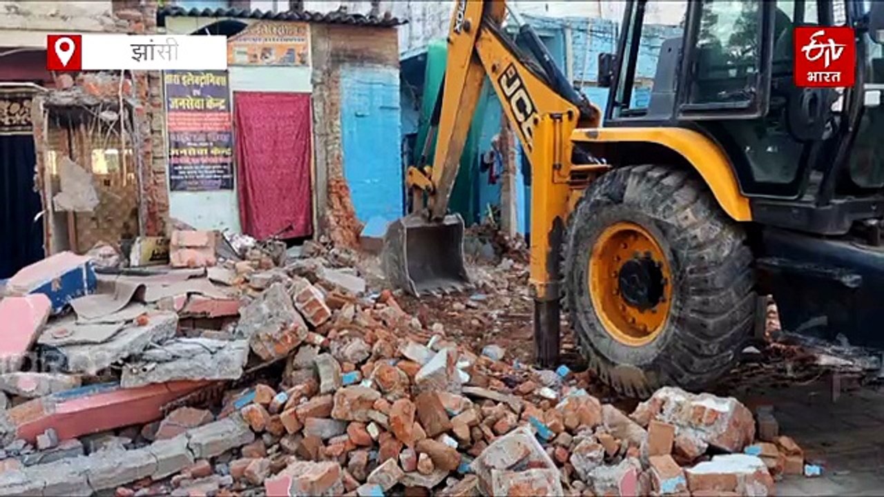 झांसी में सड़क अतिक्रमण पर चला सीएम योगी का बुलडोजर, कई होटल, दुकान, मकान जमींदोज