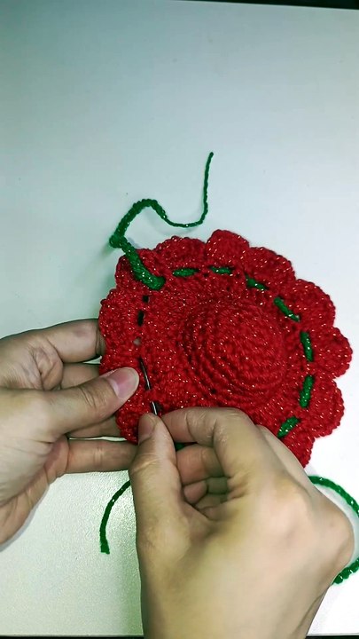 Crochet a mini hat