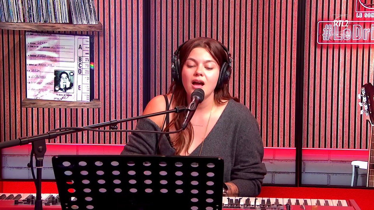 LIVE - Louane reprend "One Less Lonely Girl" de...