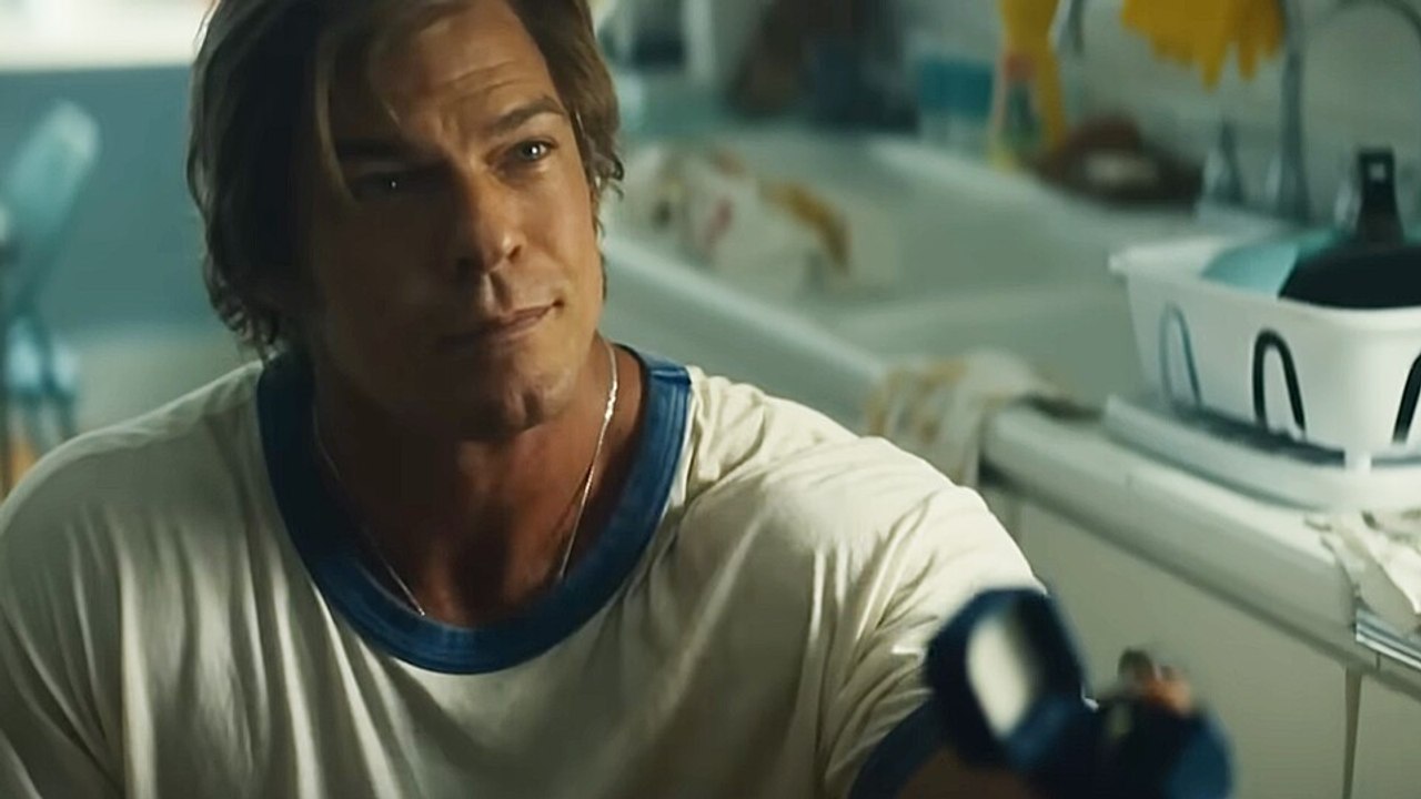 Hier wird nicht gequatscht, sondern gehandelt: Im neuen Actionfilm Motor City mit Alan Ritchson gibt’s nur fünf Dialogzeilen