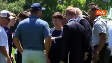 Trump insegna la 'Trump Dance' a un gruppo di ragazzi alla Casa Bianca