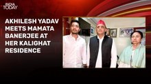 Akhilesh Yadav meets Mamata Banerjee in Kolkata