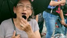 🎂🎟️ Carmen, de 80 años, asistió al Zócalo tras la visita de BTS a Palacio Nacional. Su familia le regaló un boleto de cumpleaños y acudirá al Estadio GNP el próximo 9 de mayo.