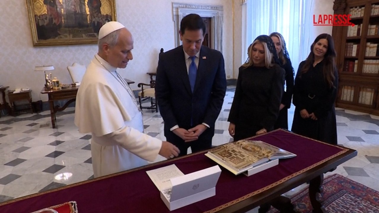 Rubio in Vaticano, il Papa gli regala una penna in legno d'ulivo: «Pianta della pace»