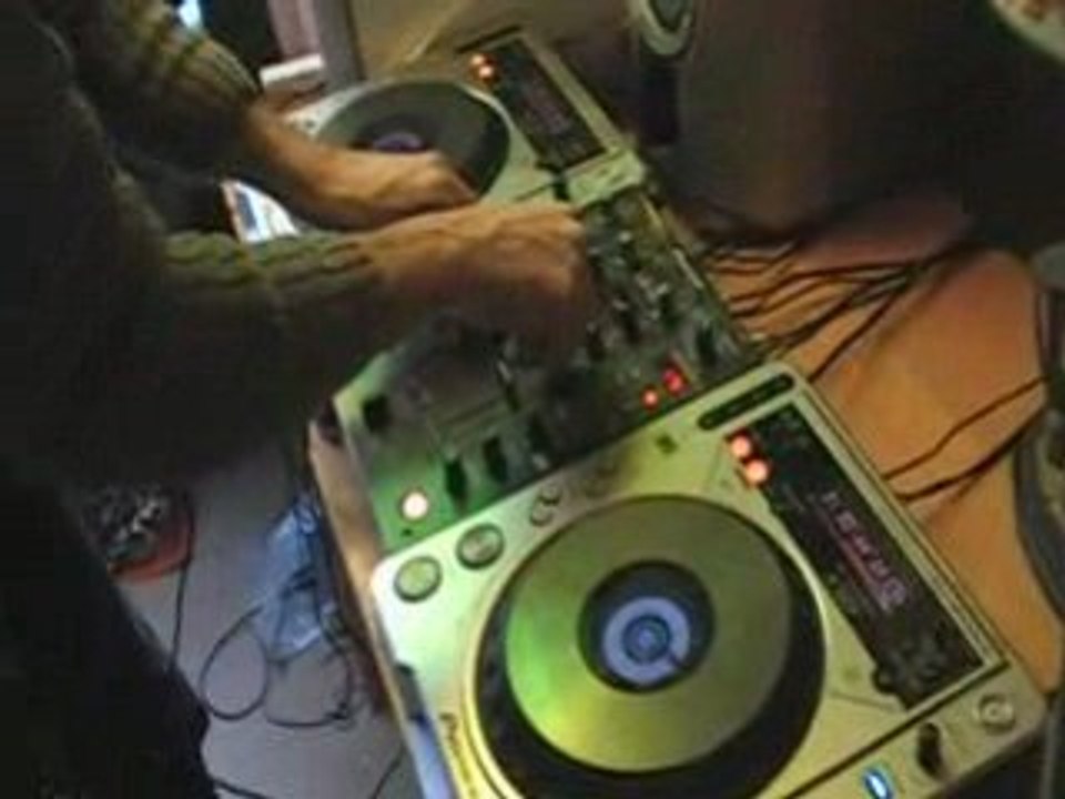 Dj Kuzko en mode retro