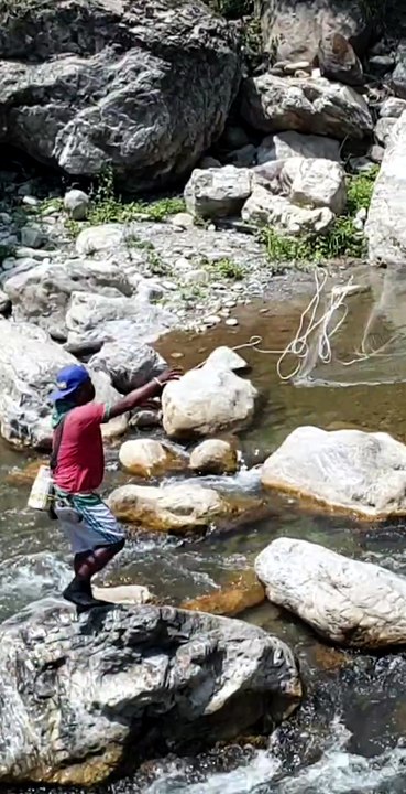 cast net fishing in Nepal |