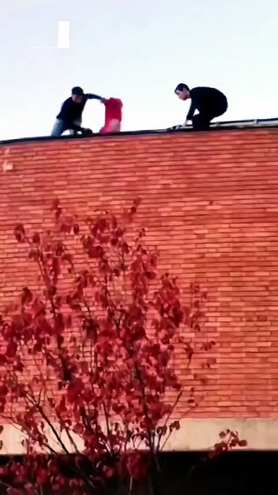 CHP’nin arka bahçesi DHKP-C’li militanların Türk Bayrağına saldırısına anlamlı cevap: Öğrenciler ODTÜ’ye Türk Bayrağı astı