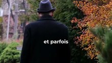 Ils attendent un bus qui ne viendra jamais… Et c'est exactement ce qui est voulu 🥹
