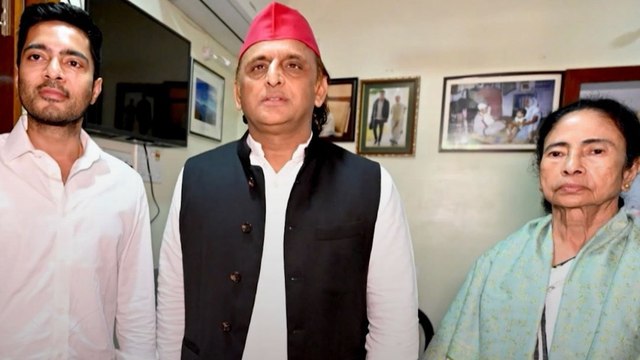 अखिलेश यादव ने ममता बनर्जी से की मुलाकात,अभिषेक बनर्जी का बढ़ाया हौसला