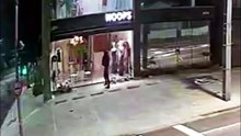 Câmera flagra furto em loja de roupas no Centro de Cascavel