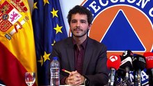 El director general de Salud Pública, Pedro Gullón, confirmó que el cadáver continúa en el interior del MV Hondius
