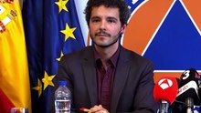El director general de Salud Pública, Pedro Gullón, confirma que el cadáver continúa en el interior del crucero