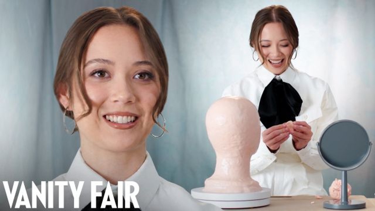 Laufey Creates a Sculpture of Herself
