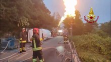 Cisterna di Gpl ribaltata a Guiglia: i vigili del fuoco evitano l'esplosione