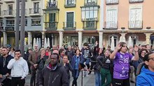 La calle responde al aumento de plazas de zona azul.