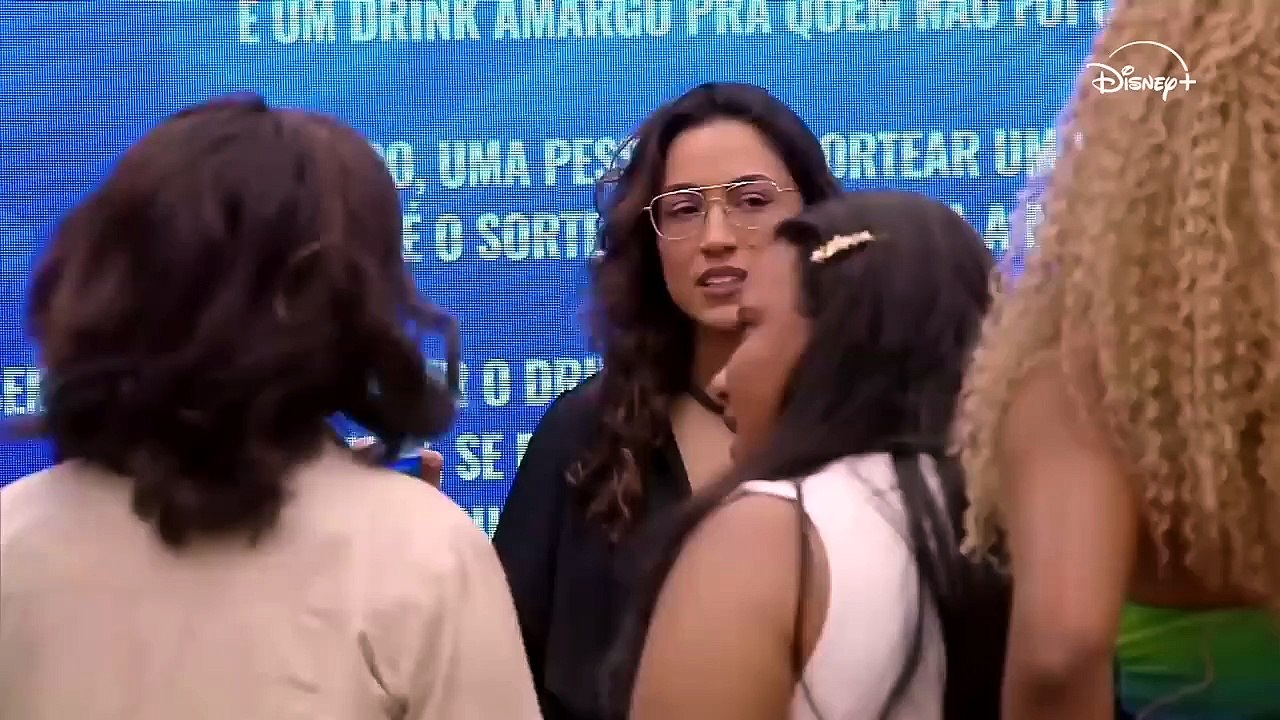 Nikita dá drink amargo para Morena em primeira dinâmica do jogo | Casa do Patrão