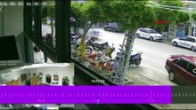 Berberde tıraş olan husumetlisine satırla saldırdı; 2 kişinin yaralandığı kavga anı kamerada
