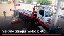 Caminhão invade posto de combustível e quase atinge homem em SC