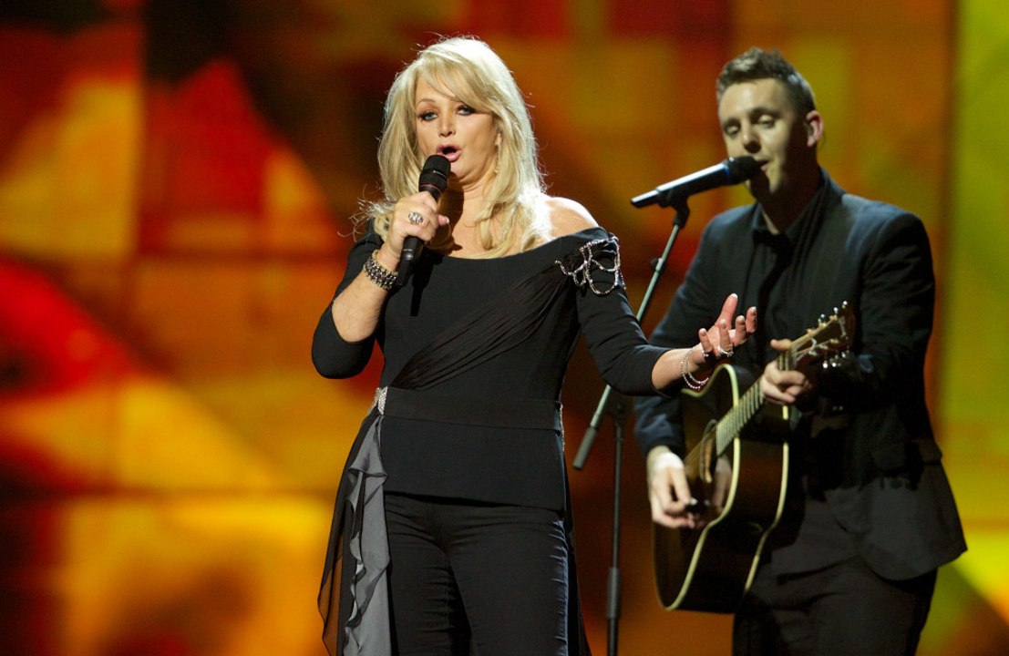 Bonnie Tyler put into 'induced coma'