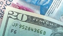 Peso mexicano se deprecia frente al dólar tras recorte de tasa de interés del Banxico