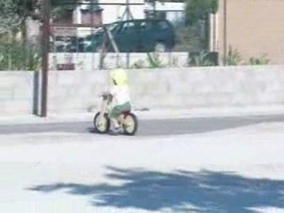 Aloïs et son vélo de marche